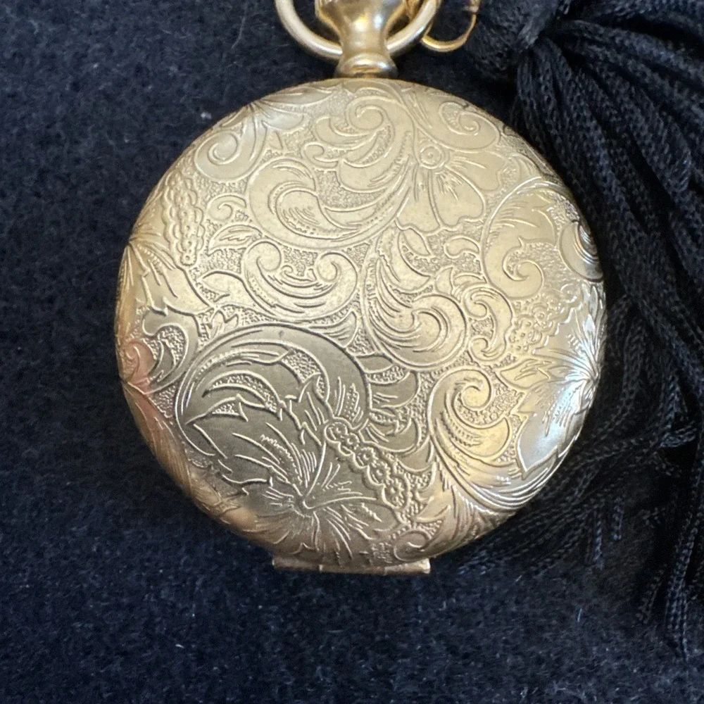 Estee Lauder Gold Tone Transparent Powder Compact Pocket Watch Design Vintage
